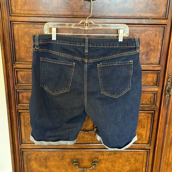 Old Navy Sweet Heart woman’s denim shorts. - Picture 4 of 9